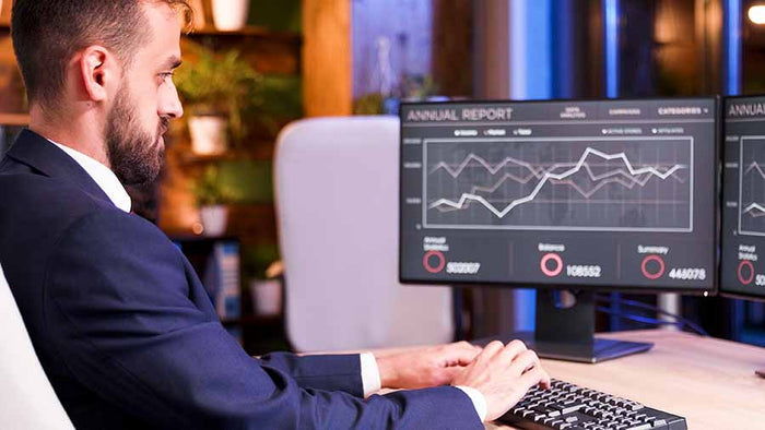 8 Top YouTube Video Editors for Business Channels (Hire Fast)